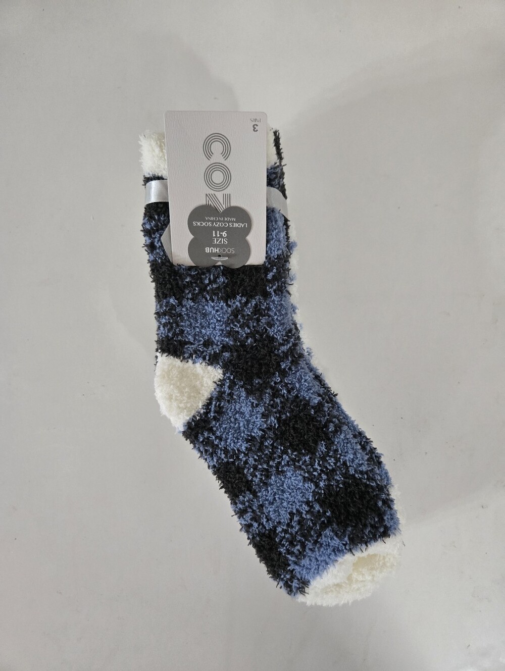 SockHub Women’s Cozy Socks 3 Pack Size 9-11 Blue Black White Fuzzy Socks
